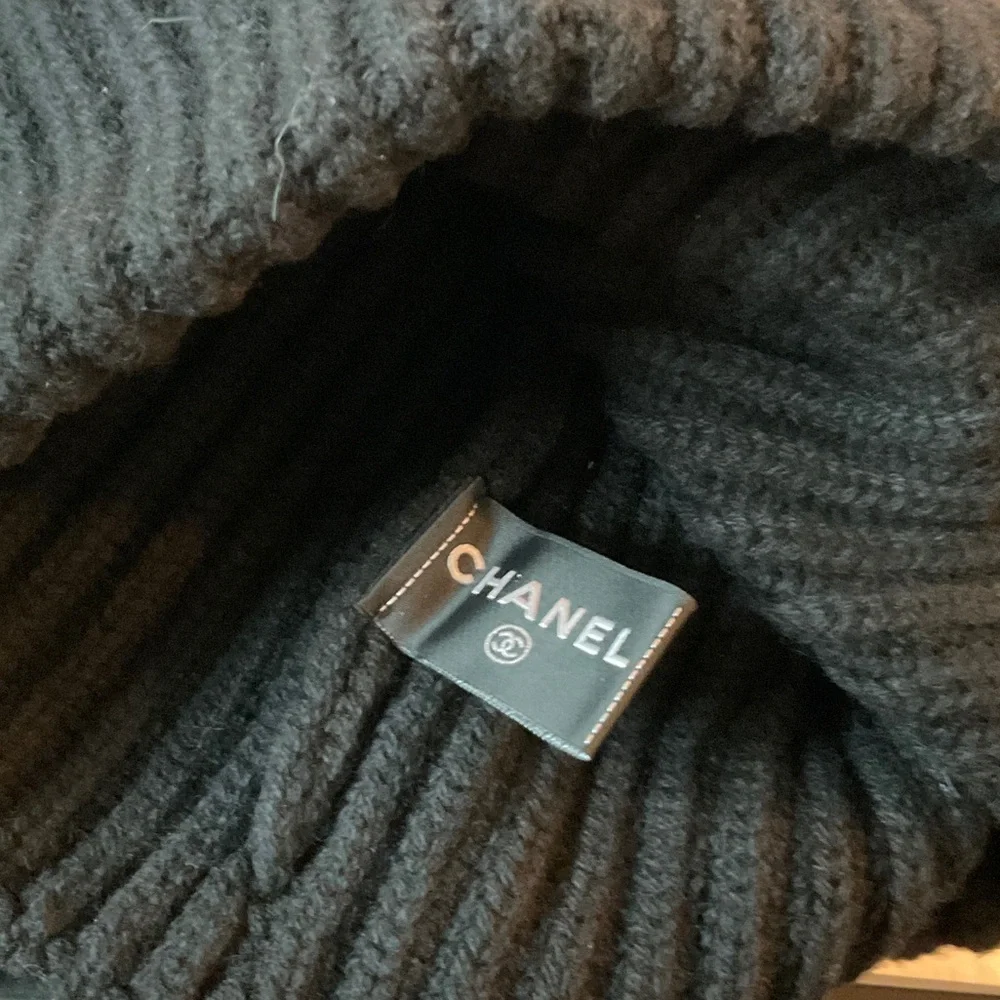 Authentic CHANEL 100% cashmere Black sequin Knit Beanie